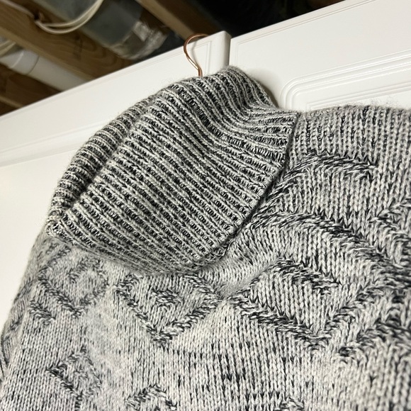 Rocky Barnes X 360 Cashmere Fringe Poncho Sweater - Picture 6 of 13